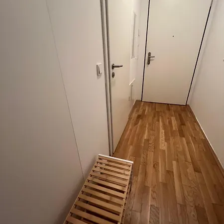 Apartment Studio Und Parkplatz Naehe Englischen Garten *